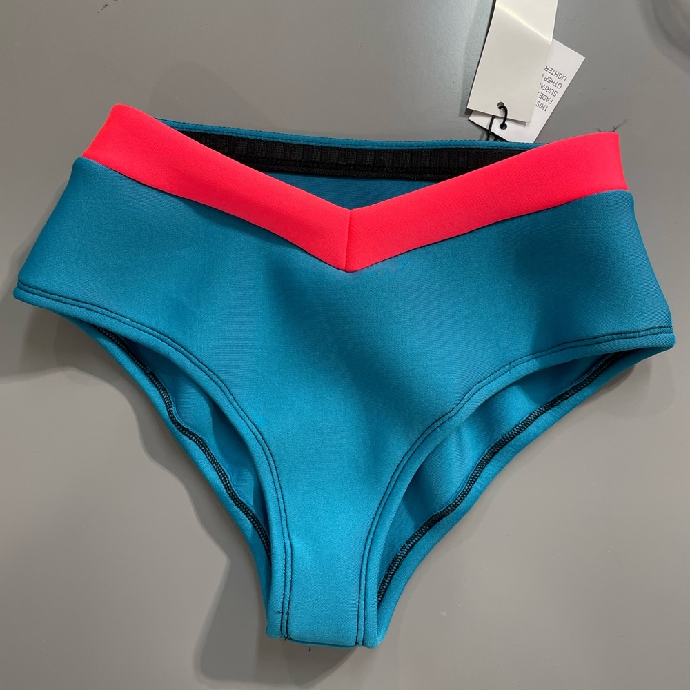 Bottom swimsuit cheeky